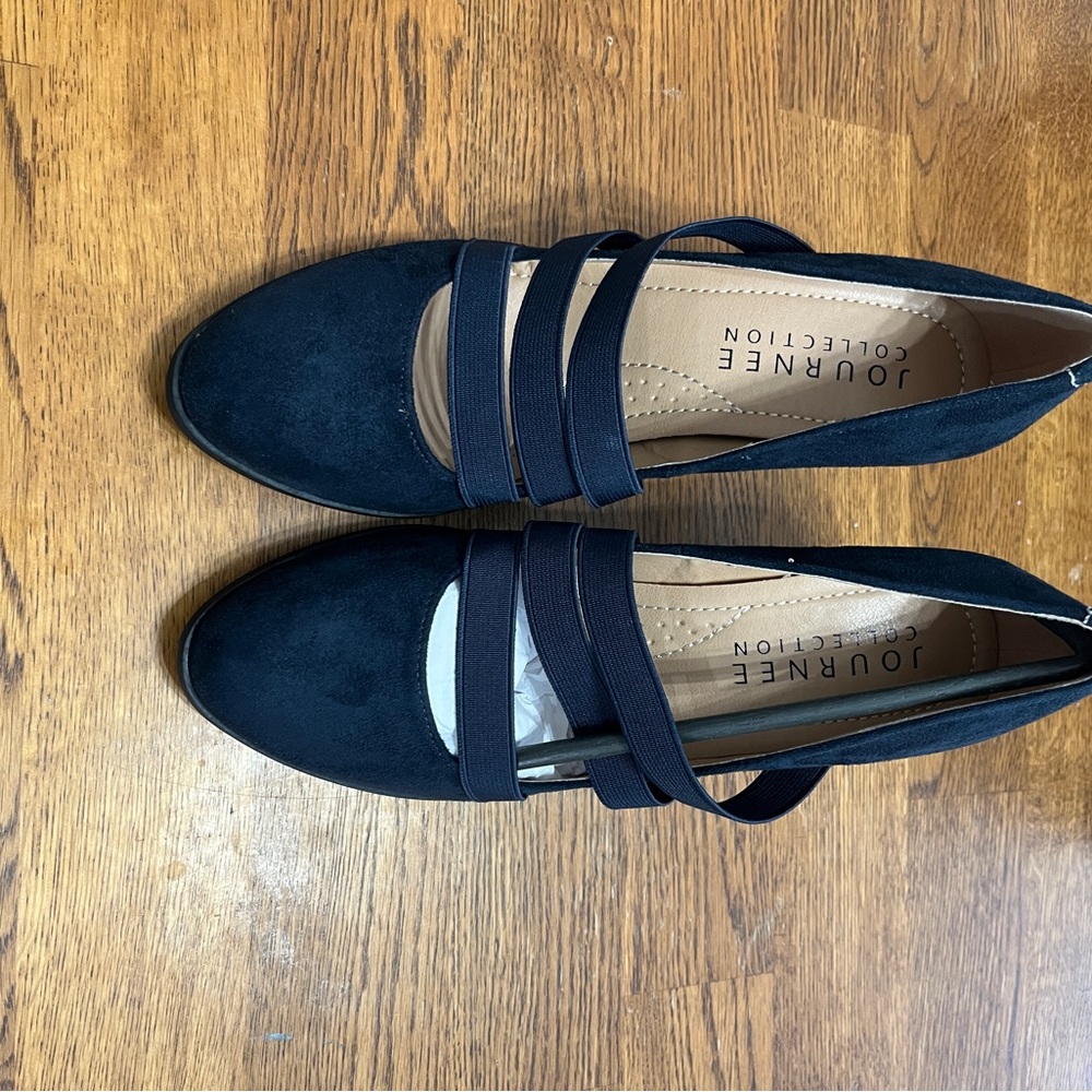 Journee Collection Navy Heels